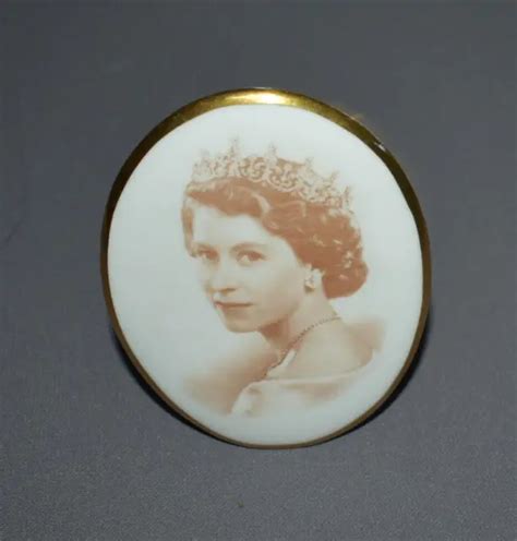 VINTAGE HM QUEEN Elizabeth Ii Coronation Oval Portrait Plaque Tuscan Bone China $74.99 - PicClick