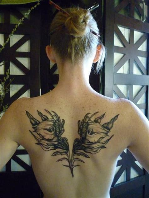 black swan tattoo mila kunis - Google zoeken | Black swan tattoo, Swan tattoo, Girl back tattoos