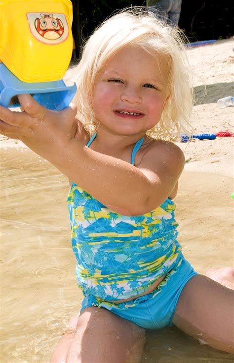 Free picture: young girl, wading, water, lake, shoreline, swimsuit