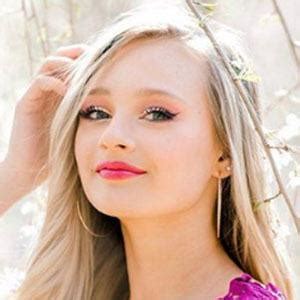 Xoxo Ella (YouTube Star) - Age, Birthday, Bio, Facts, Family, Net Worth ...