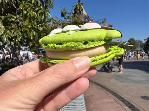 REVIEW: Vampire Green Alien Macaron Returns With New Salted Caramel ...