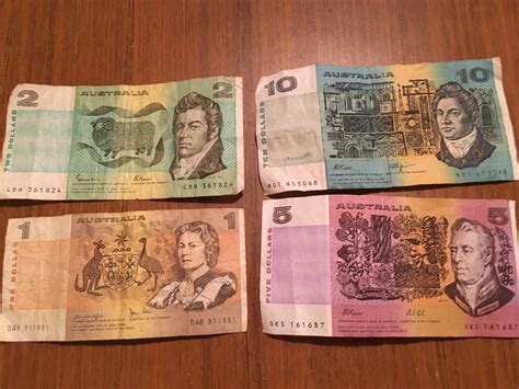 Found some old Australian currency. Paper 1 and 2 dollar notes. : r/australia