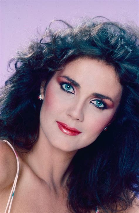 Young Lynda Carter: Life Story and Glamorous Photos of the Original ...