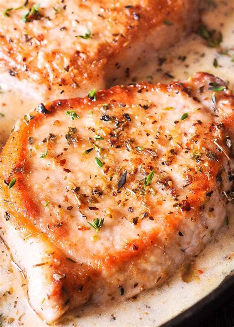 Pork Chops in Creamy Garlic Sauce - FOOD AND DRINK