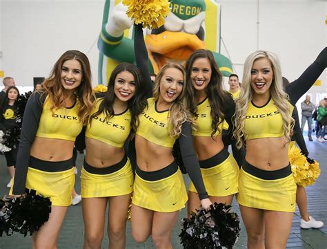 College cheerleaders in midst of mumps scare: Hot Clicks - Sports ...