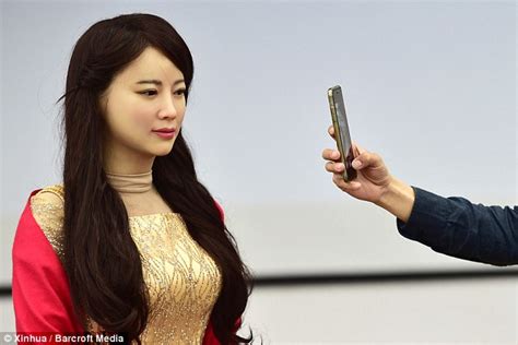 Chinese inventor unveils 'Jia Jia', the most realistic robot ever ...