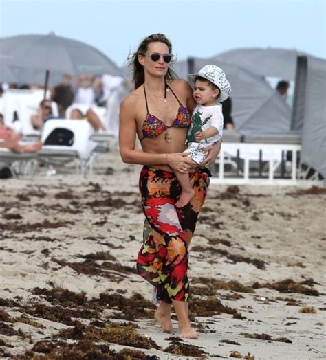 Molly Sims & Family Enjoy A Day At The Beach | Celeb Baby Laundry