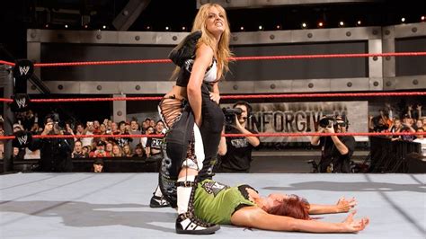 Trish Stratus vs Lita | Wwe female wrestlers, Wwe trish, Trish stratus