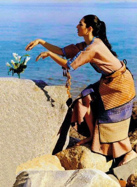 Replica of Minoan clothing by Bernice Jones, in Archaeology Magazine ...