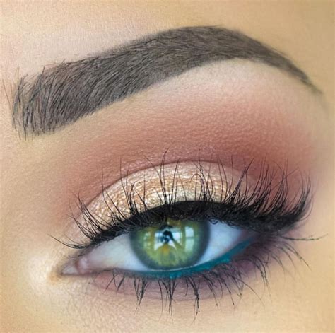 Easy Make Up 16 in 2020 | Makeup looks for green eyes, Green eyeliner ...