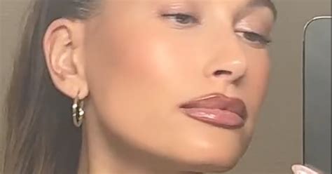 How To Get Hailey Bieber’s “Brownie Glazed Lips” Look