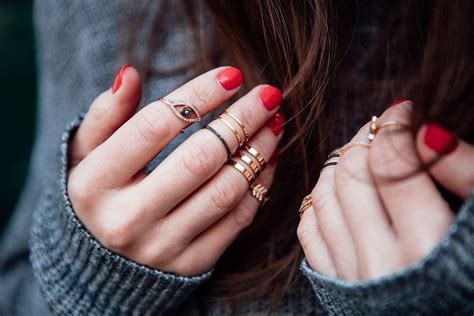 Midi rings: why these cult styles are here to stay - In Detail