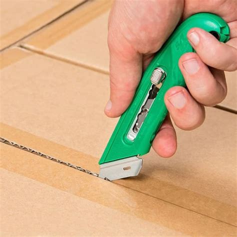 How to Use a Box Cutter Safely - WebstaurantStore