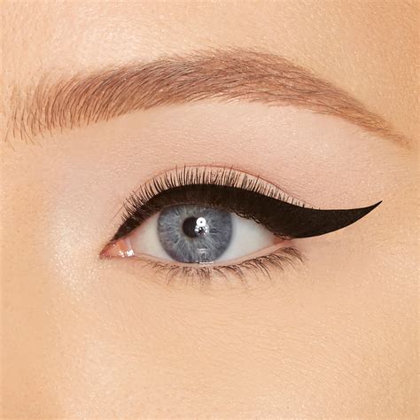 Top 10 Best Eyeliners for Beginners (+Tips) - College Fashion