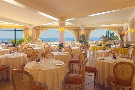 A due passi dal mare della Sicilia: ecco il nuovo Hotel Baia Taormina - Italia a Tavola