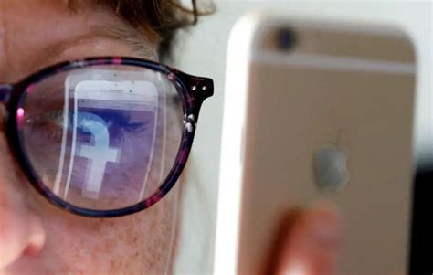 Facebook works on smart glasses in collaboration with Ray-Ban • TechBriefly