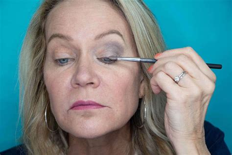 Easy One Eyeshadow Eye Makeup For Older Hooded Eyes – Midlife Rambler