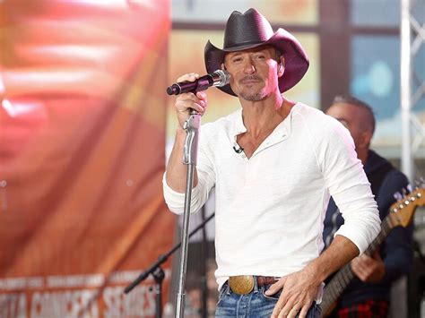 21 Tim McGraw Wedding Songs to Dance to With Your Best Friend