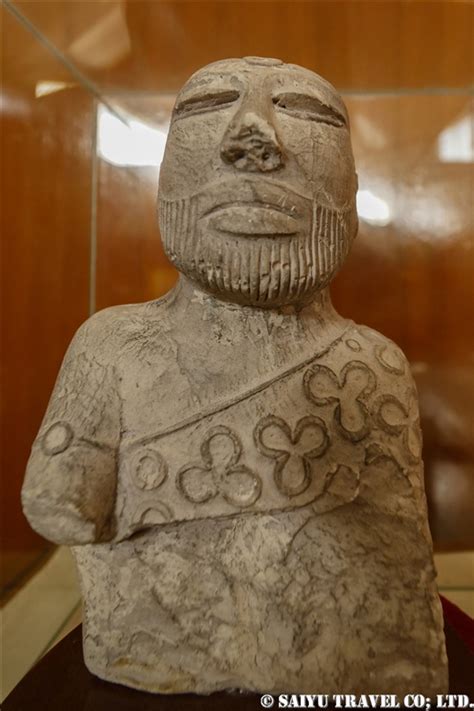 Antiques INDUS VALLEY PRIEST-KING Mohenjo Daro 2500 BC stone statue museum replica Reproductions ...