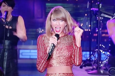 Taylor Swift Sexy Performance of "Shake It Off" and "Welcome To New York" on Thanksgiving Day ...