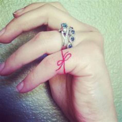 Why People Are in Love With Red String Tattoos | TipHero