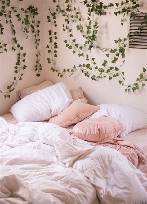 fake ivy vines | Aesthetic bedroom, Aesthetic room decor, Cute dorm rooms