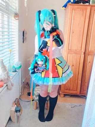 i redid my magical mirai 2018 cosplay!! 💚 : r/Vocaloid