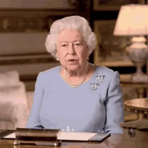 Queen Queen Elizabeth GIF - Queen Queen Elizabeth Elizabeth - Discover & Share GIFs
