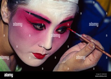 Beijing opera actor backstage makeup hi-res stock photography and images - Alamy