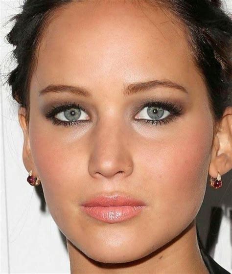 Jennifer Lawrence | Eyeshadow for hooded eyes, Hooded eye makeup ...