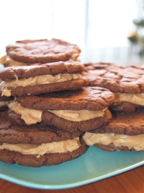 thebakedbeen: homemade oreos with peanut butter filling