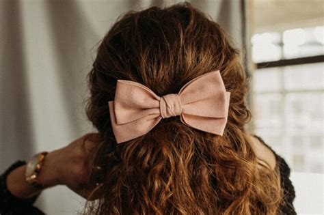 Hair bows complete any outfit! Here are 8 styles to try, no matter your age