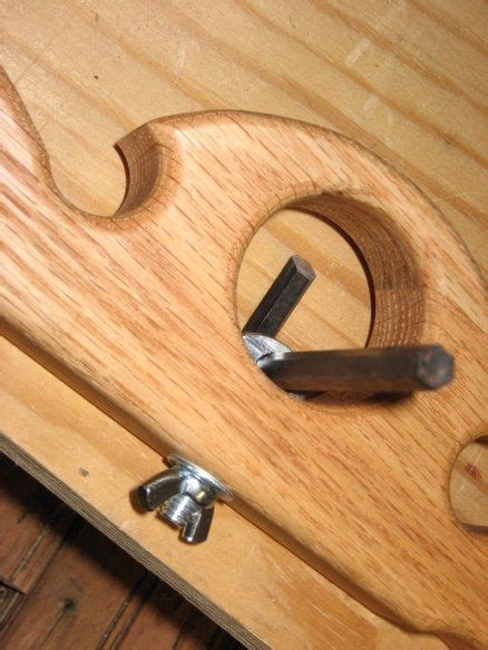 Shop-Made Router Plane for Woodworking Projects