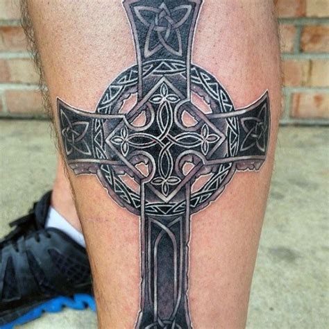 93 Celtic Cross Tattoos for Men [2024 Inspiration Guide] | Celtic cross tattoo for men, Cross ...