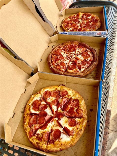 What are the available sizes for Domino's Pizzas? - 2023Domino's Pizza ...