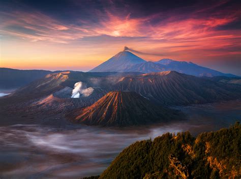 Stunning HD Wallpaper of Mount Bromo, Indonesia's Majestic Volcano Landscape by İlhan Eroglu