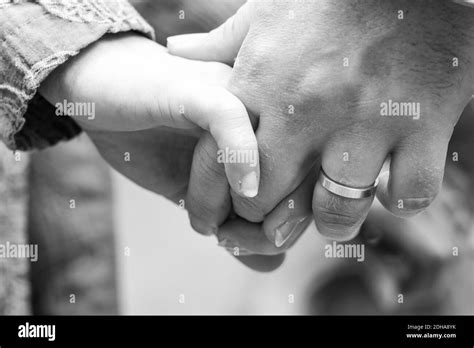 Black and white Lovers couple holding hands Stock Photo - Alamy