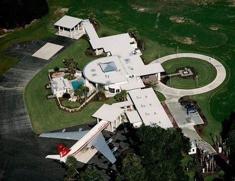 John Travolta's House Is A Functional Airport With 2 Runways For His Private Planes ...