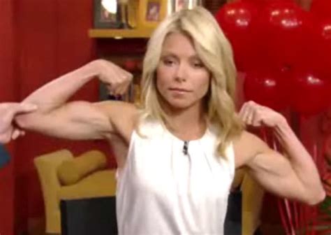 Kelly Ripa Muscles : r/MuscularCelebrities