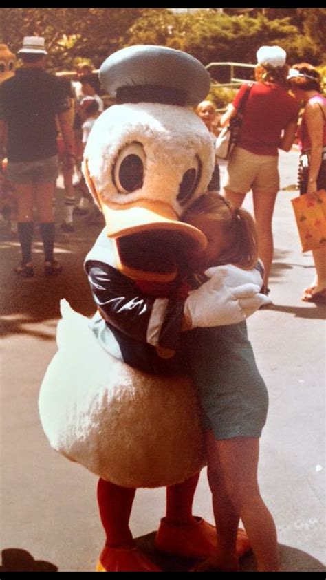 Disneyland Donald Duck in 1978 | Disney characters costumes, Retro ...