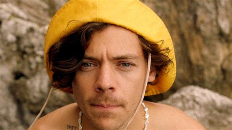 Harry Styles Explores Italy in Gleeful 'Golden' Video