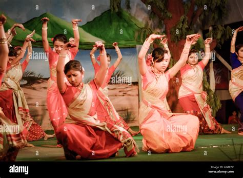 Bihu dance assam hi-res stock photography and images - Alamy