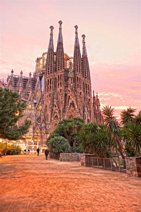 Spain Famous Church Barcelona : Sagrada Familia, Barcelona, Spain ...