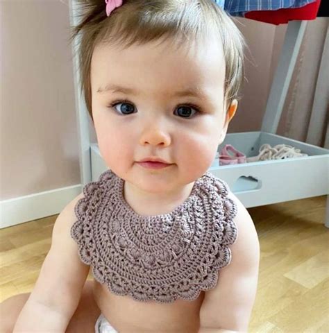 Adorable & Stylish Crochet Bib Crochet Baby Bibs, Newborn Crochet, Diy Crochet, Baby Knitting ...