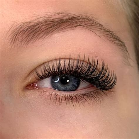 Mascara look lashes | Eyelash extensions styles, Lash extensions styles, Eyelash extensions