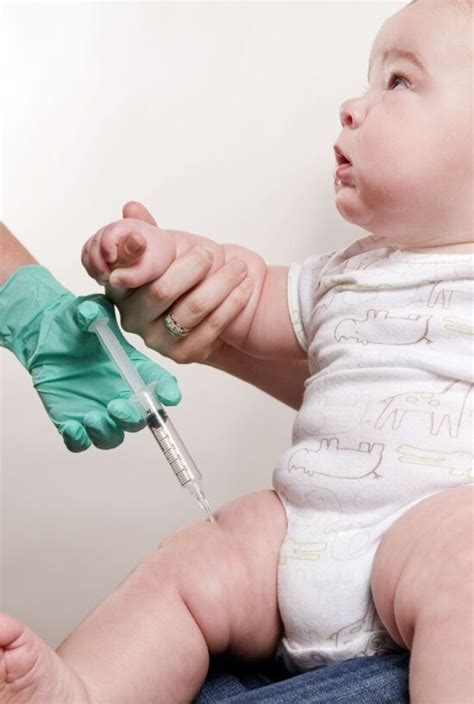 Free picture: baby, vaccine, injection, muscle, intramuscular, doctor