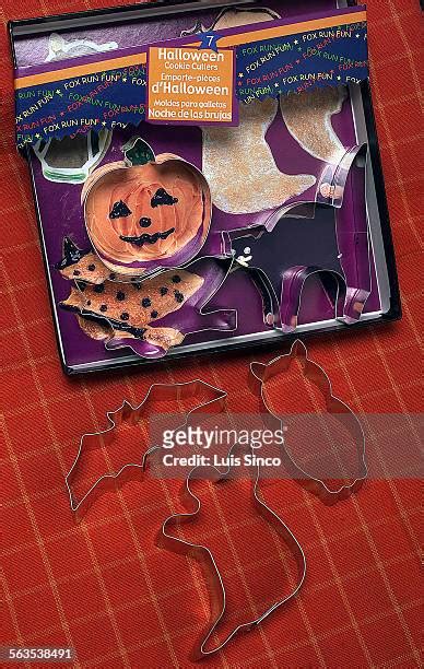 Halloween Cookie Cutter Photos and Premium High Res Pictures - Getty Images