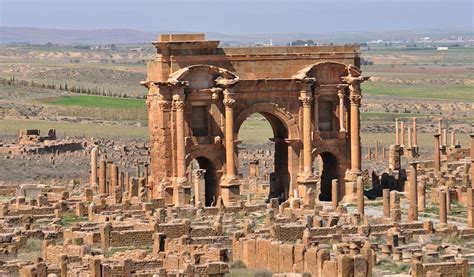 the ruins of an ancient city are shown in this photo