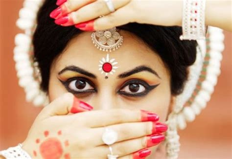 15 Colorful Bindi Designs that You should Try in This Wedding Season