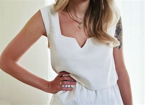 How To: Boxy Minimal Sleeveless Crop Top with Geometrical Square/Mini V ...